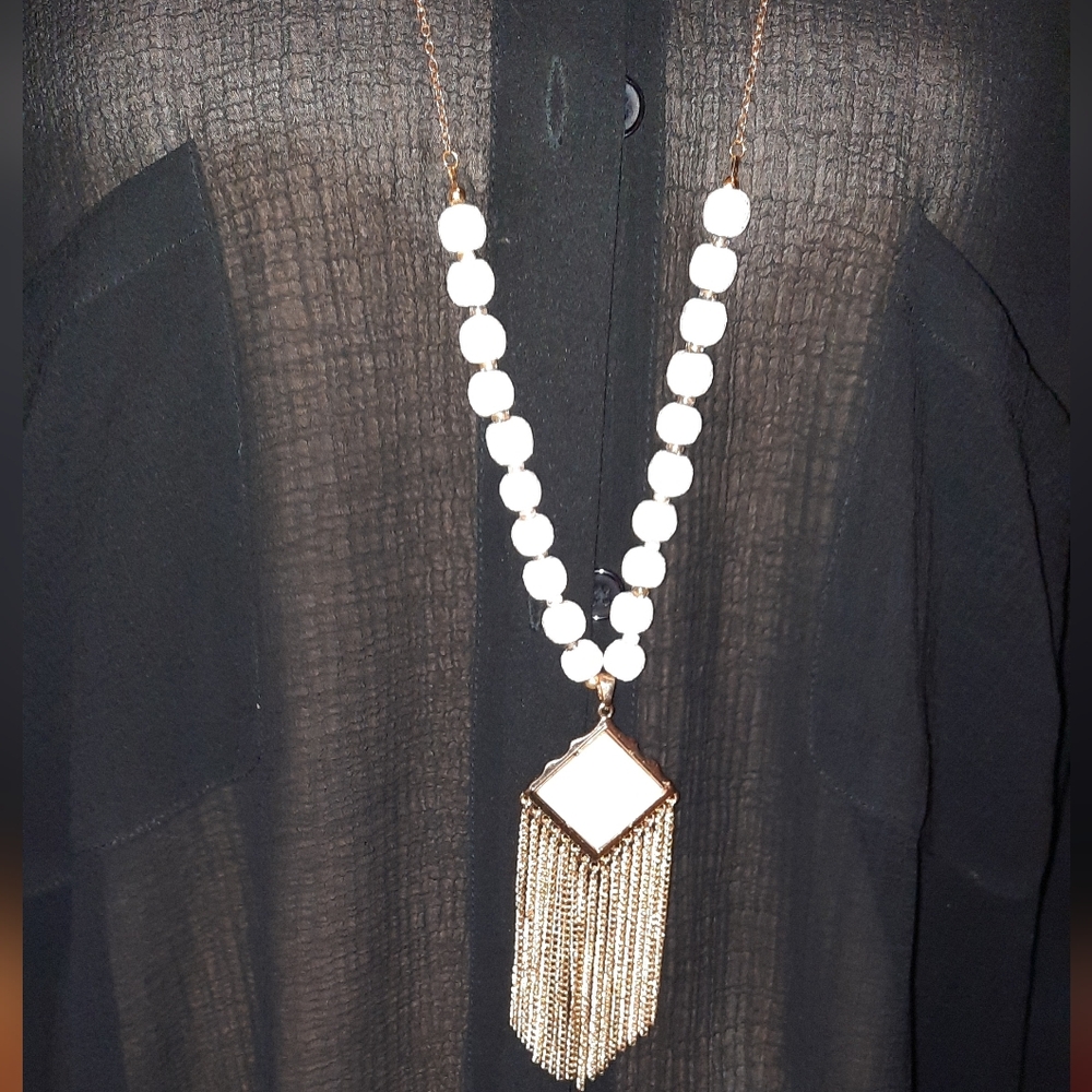 Pearl Shell tassel pendant Gemstone bead goldtone necklace